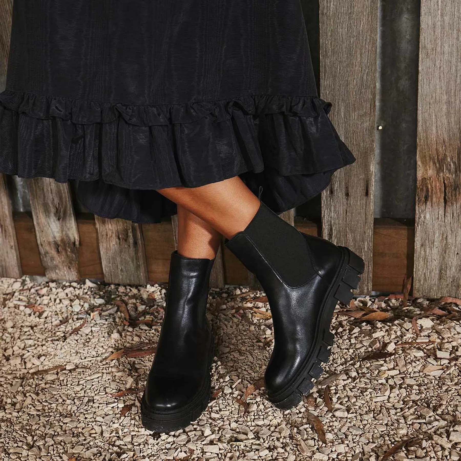 FEAT LEATHER ANKLE BOOTS