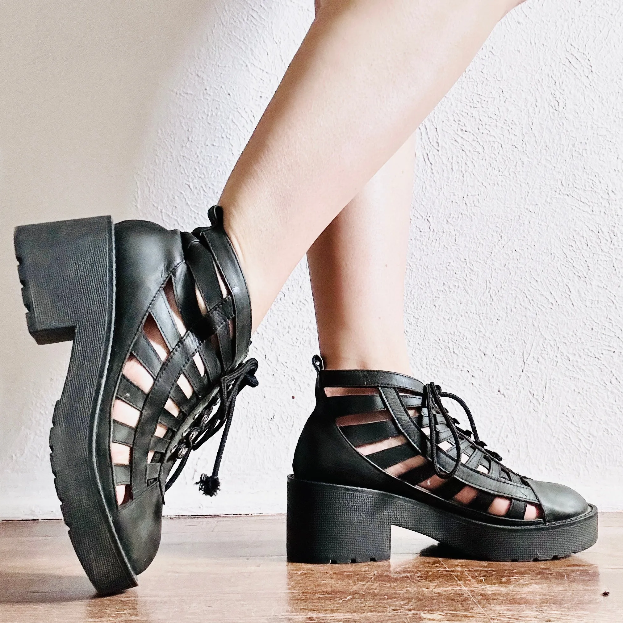 JEFFREY CAMPBELL LEATHER CUT PUT COMBAT BOOTS  // SIZE 7.5