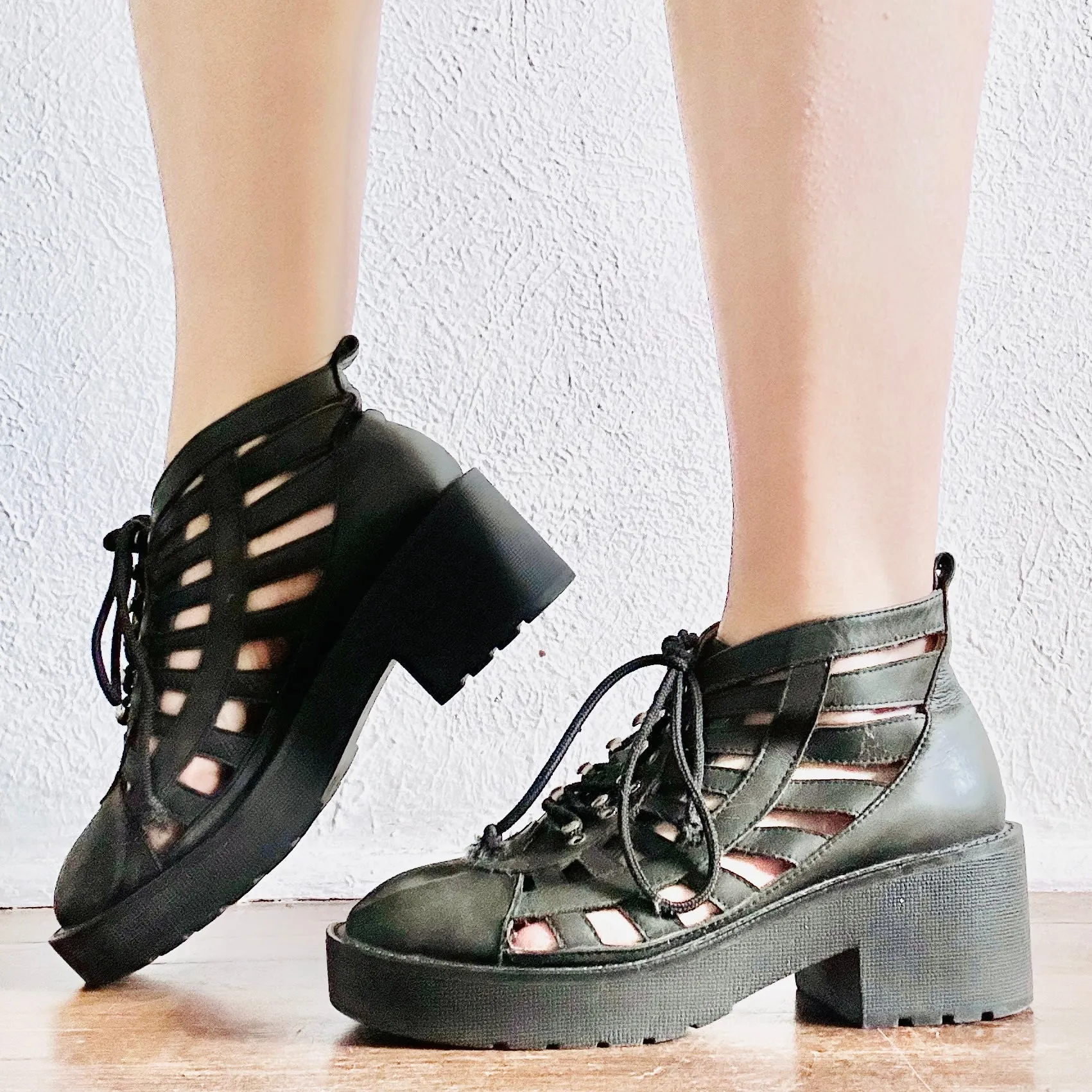JEFFREY CAMPBELL LEATHER CUT PUT COMBAT BOOTS  // SIZE 7.5