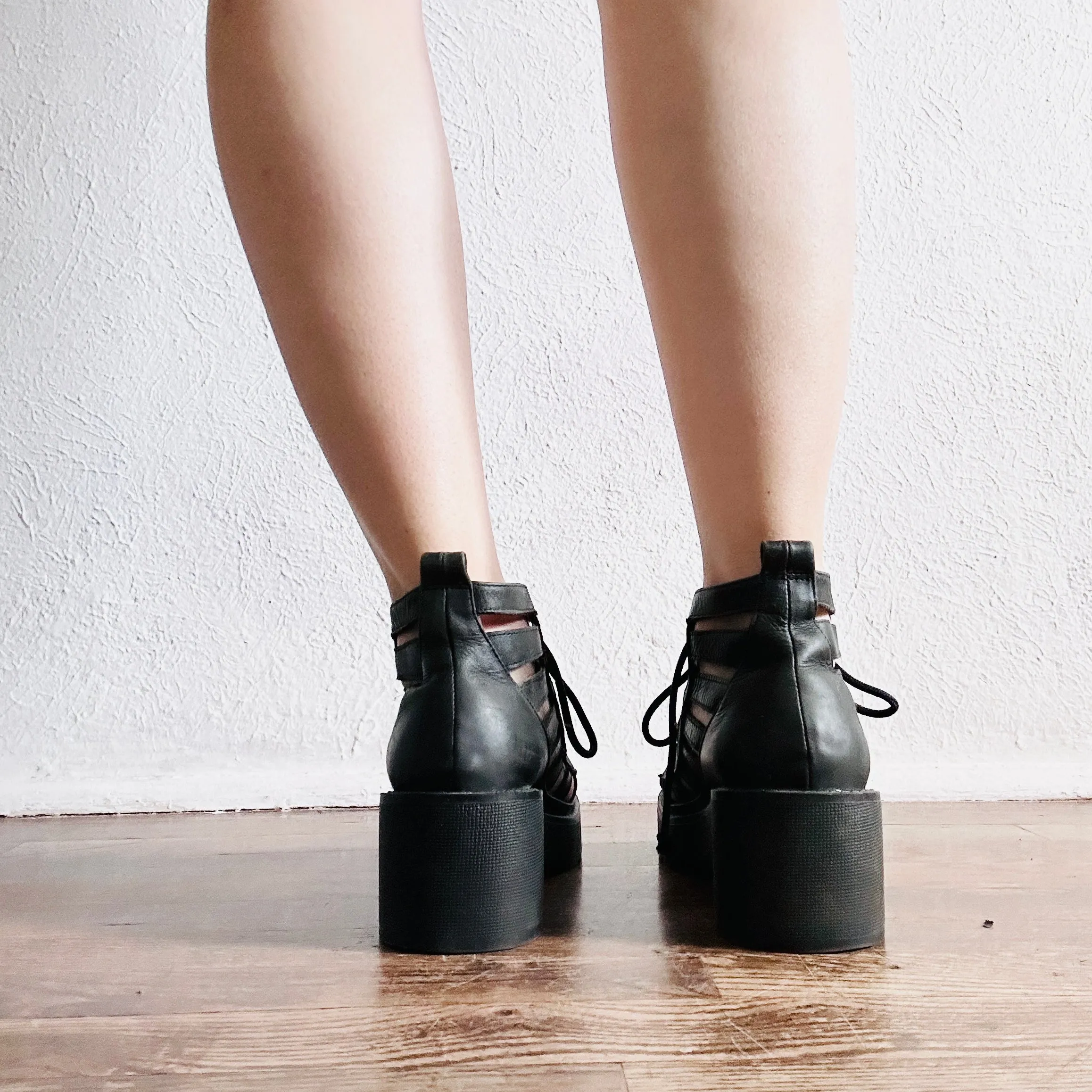 JEFFREY CAMPBELL LEATHER CUT PUT COMBAT BOOTS  // SIZE 7.5