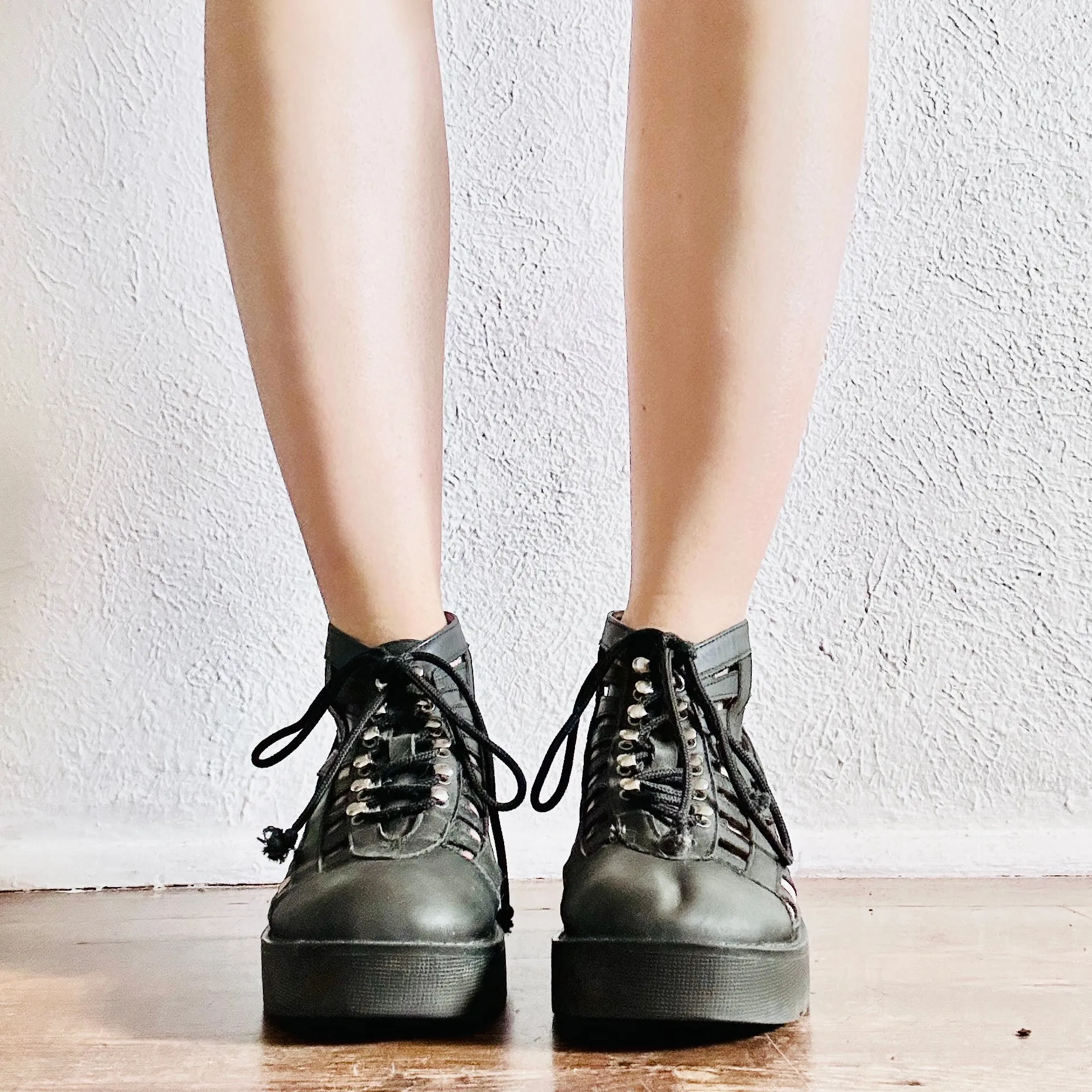 JEFFREY CAMPBELL LEATHER CUT PUT COMBAT BOOTS  // SIZE 7.5