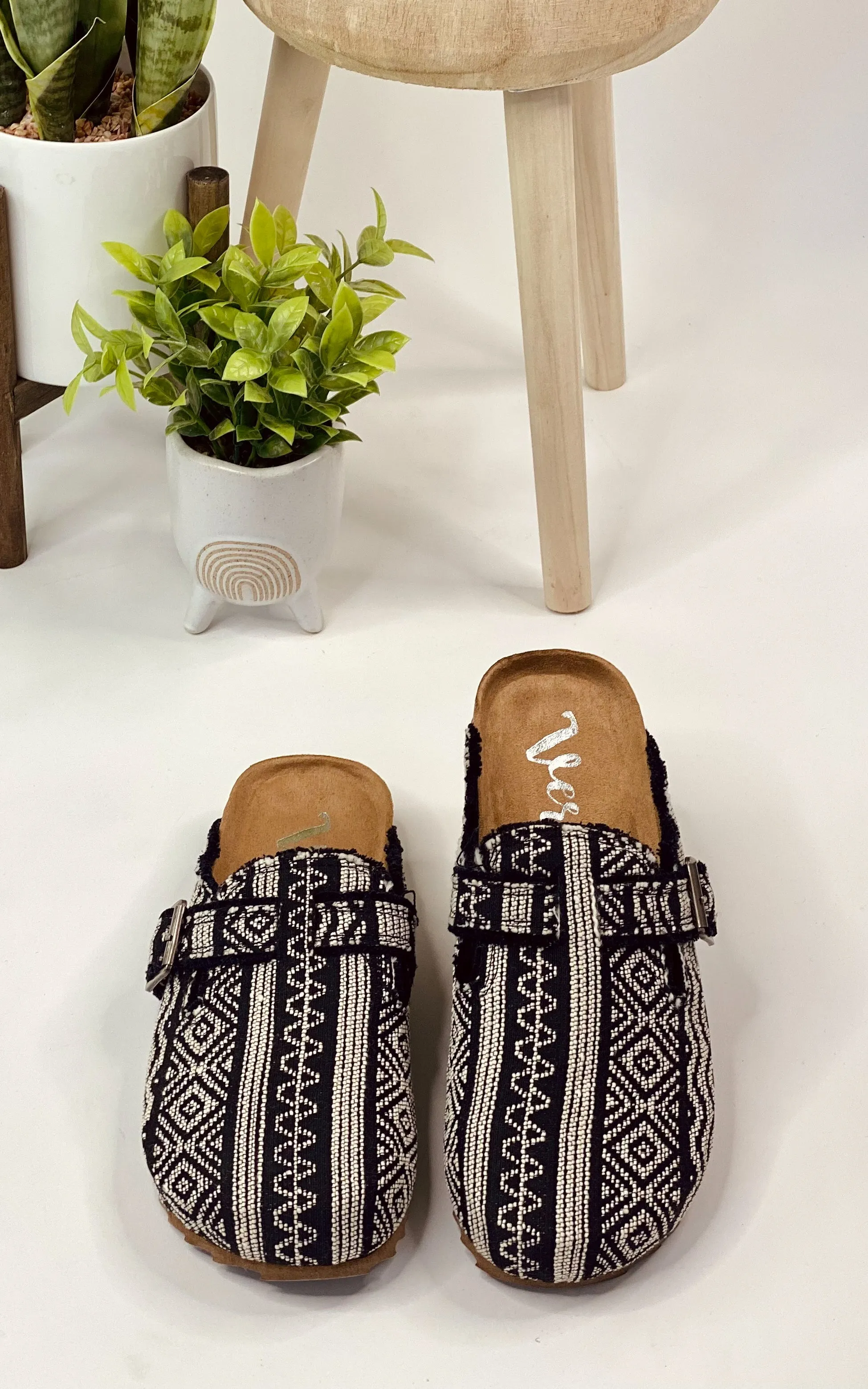 Picnic Shoe - Black - Very G