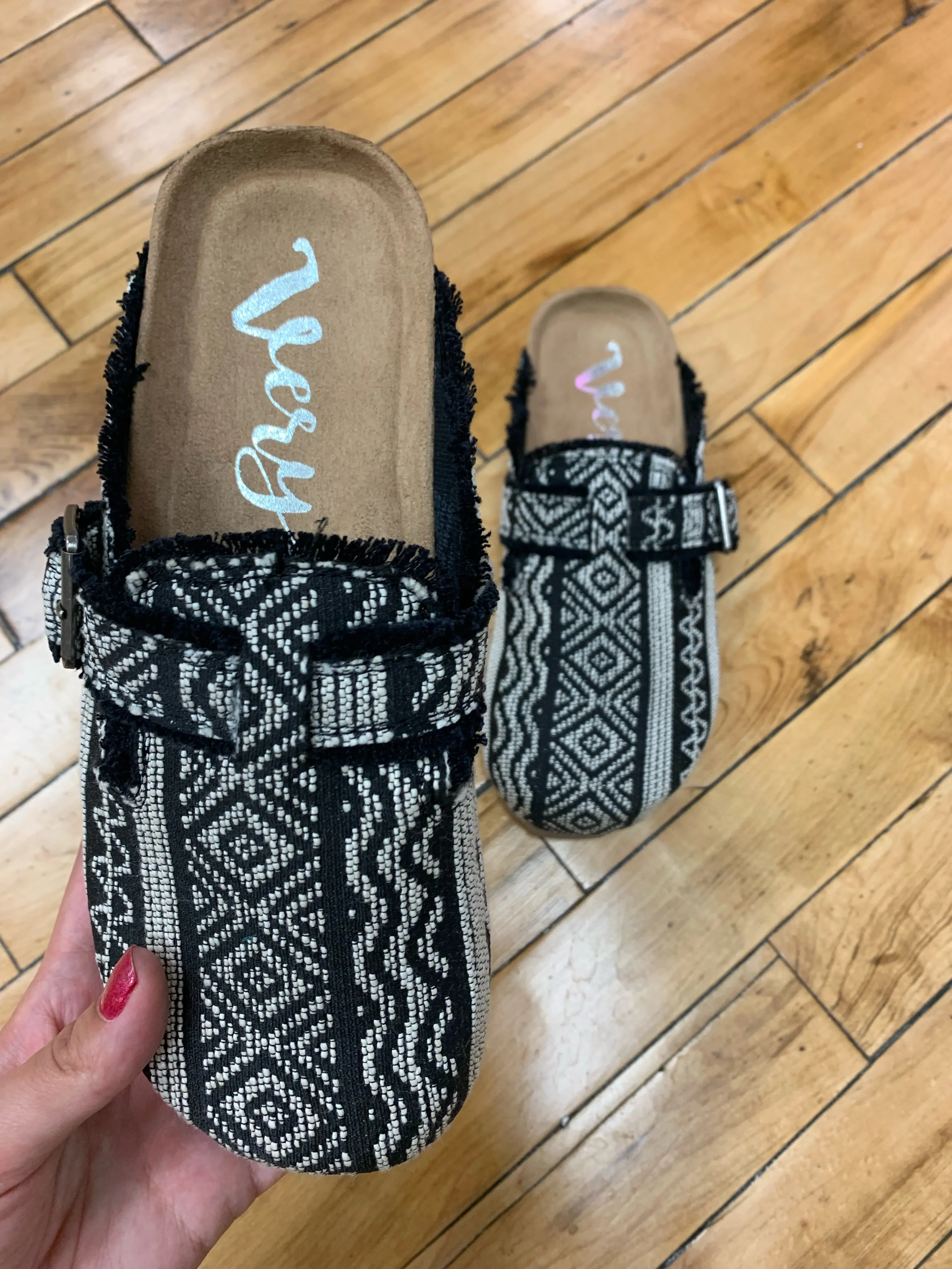 Picnic Shoe - Black - Very G