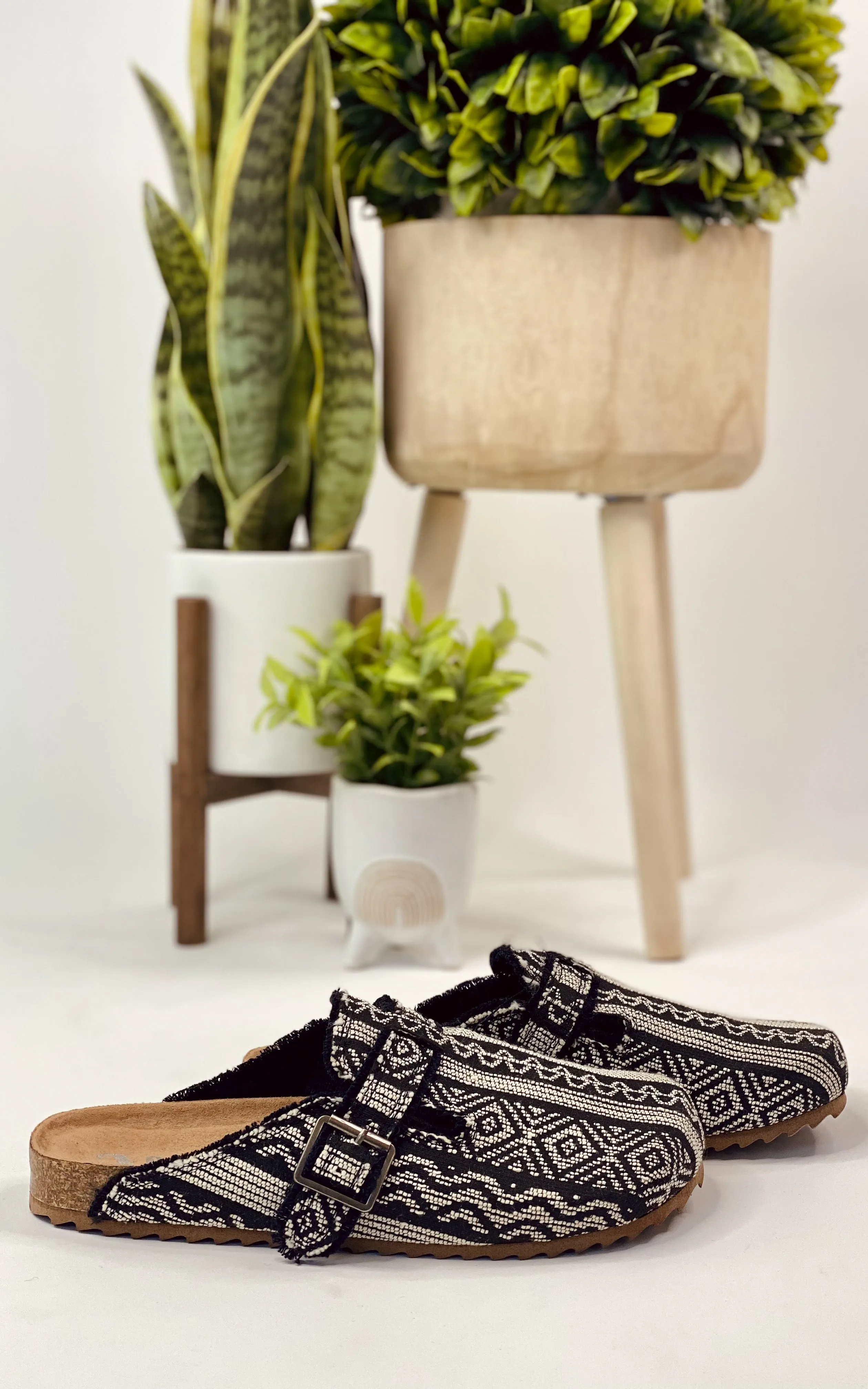 Picnic Shoe - Black - Very G