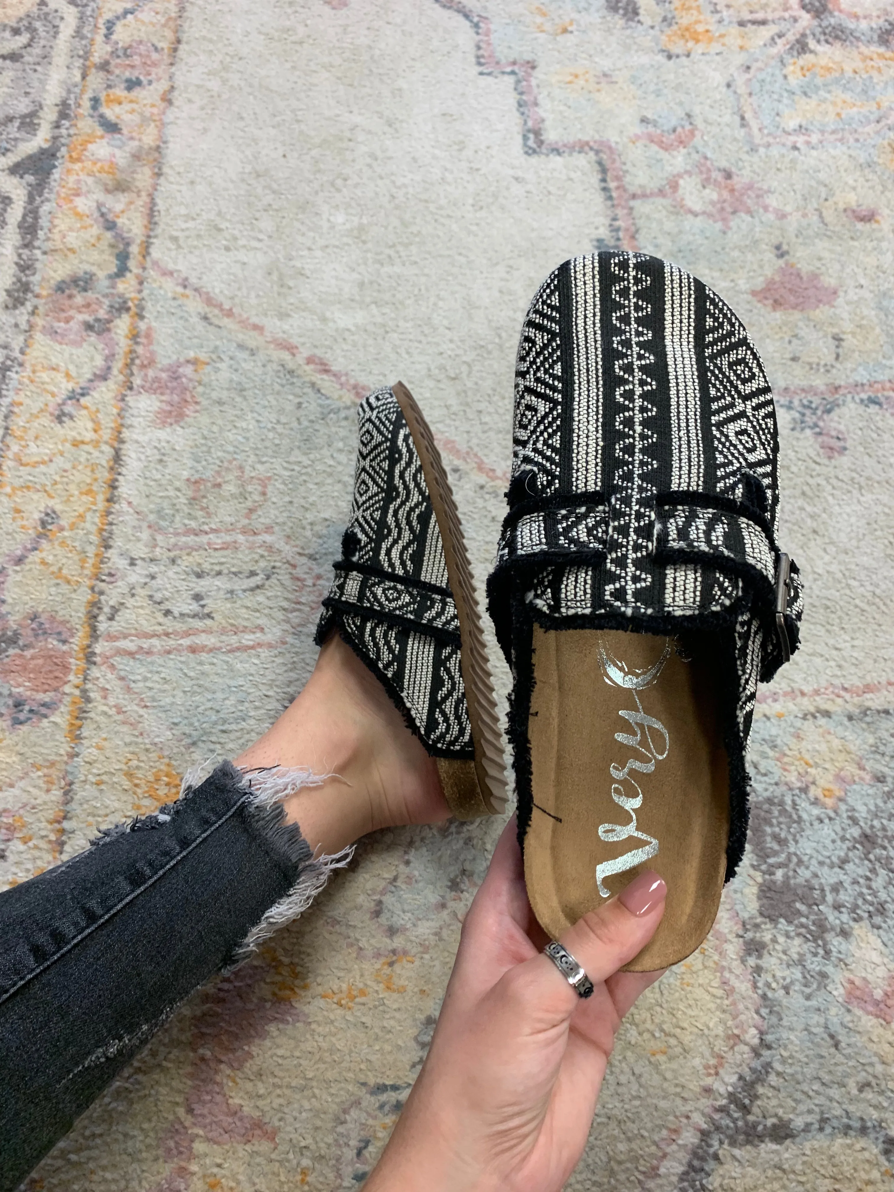 Picnic Shoe - Black - Very G