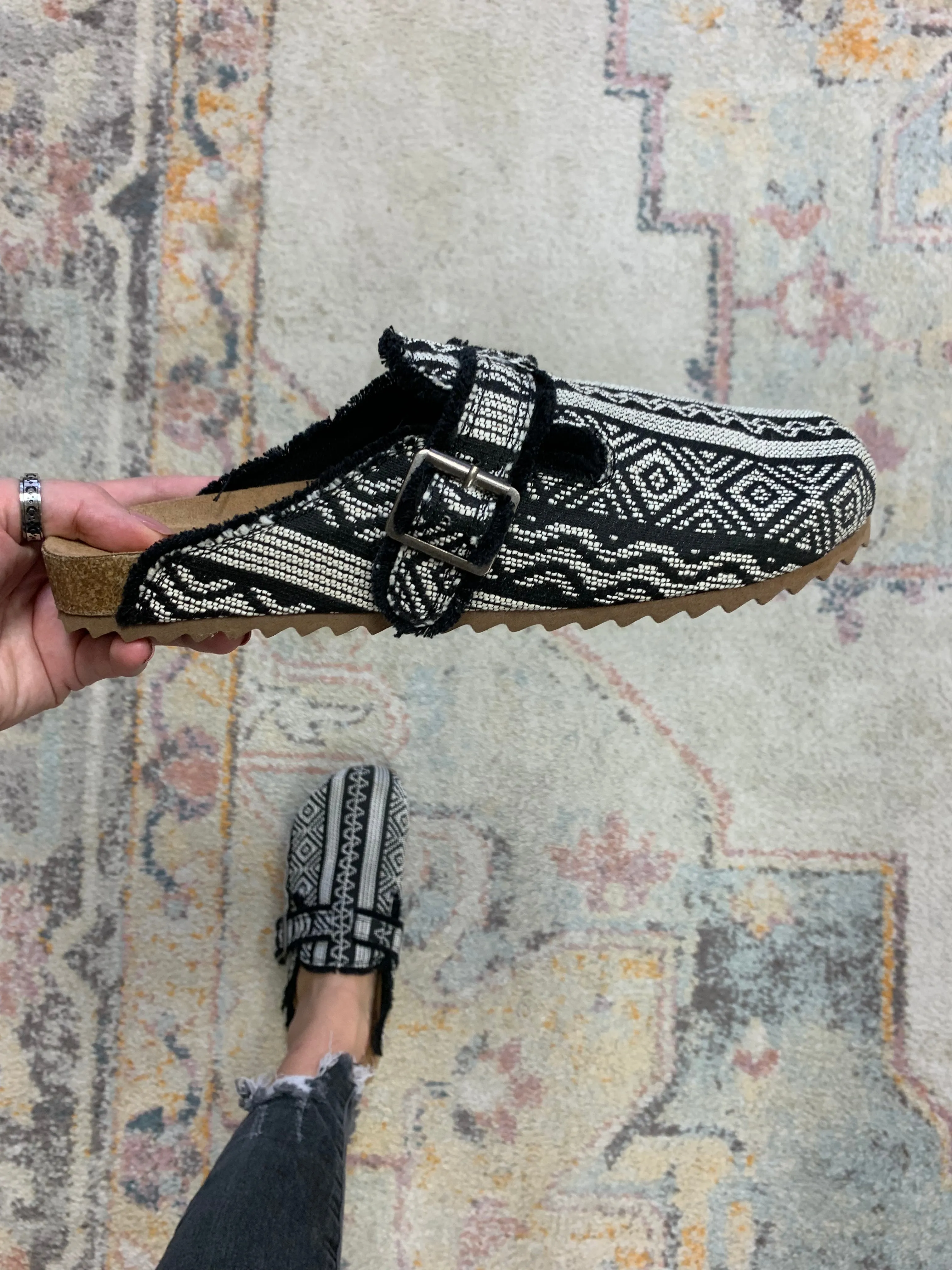 Picnic Shoe - Black - Very G