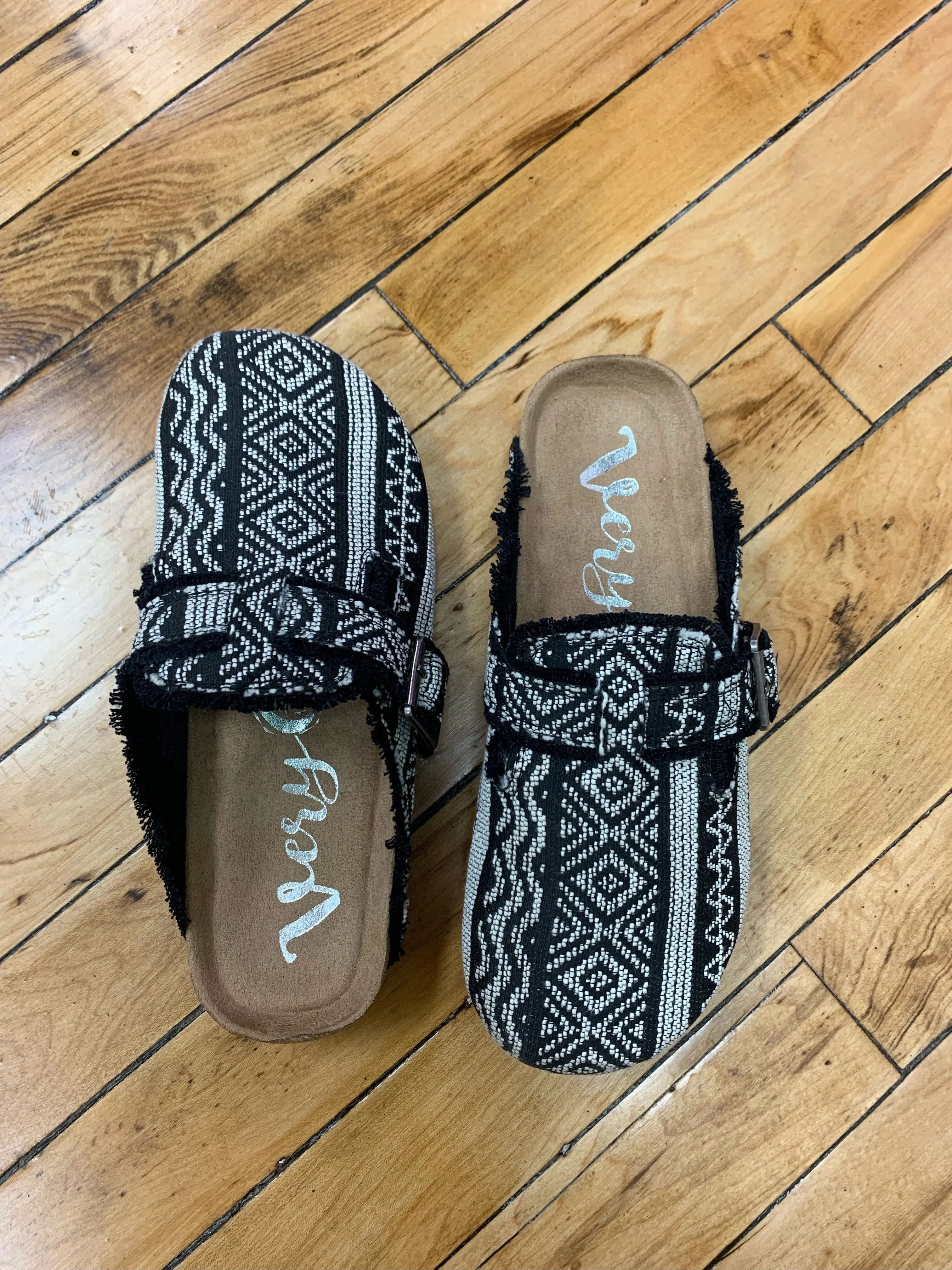 Picnic Shoe - Black - Very G