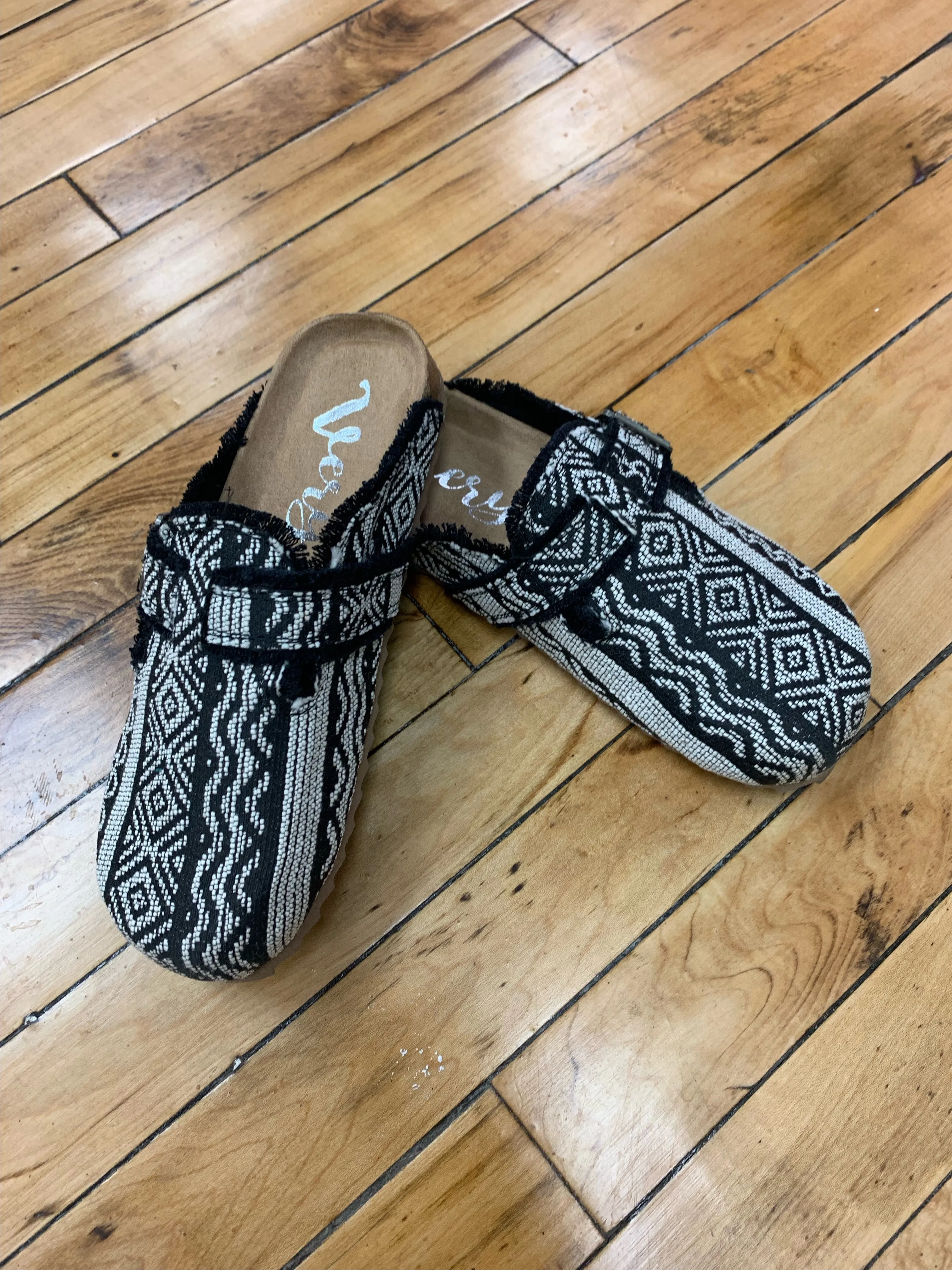 Picnic Shoe - Black - Very G