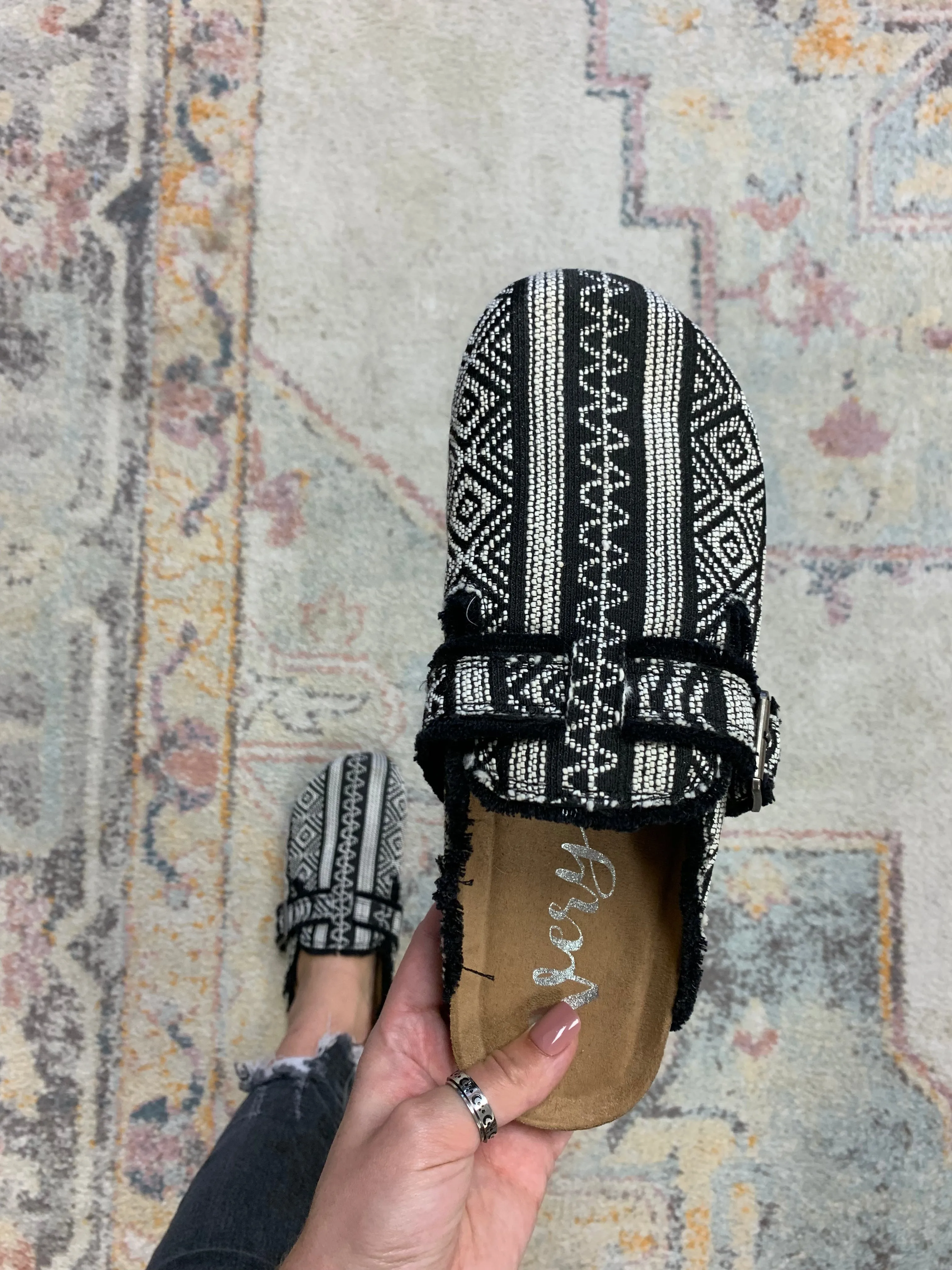 Picnic Shoe - Black - Very G